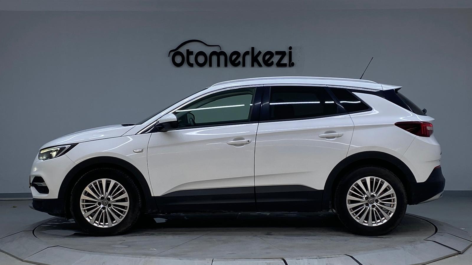 OPEL GRANDLAND 10